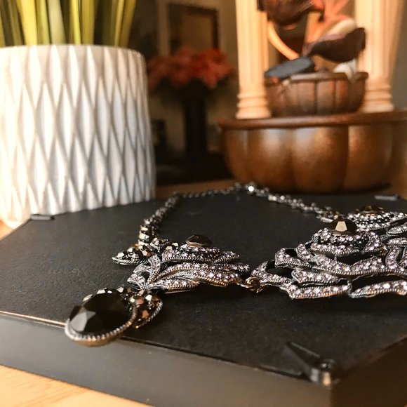 -Abstract dimmed crystal vibrant bold necklace - Picture 4 of 5